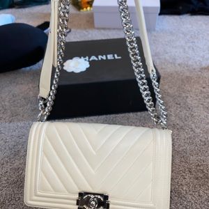 Chanel boy bag comes with box, card and dust bag